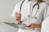 СМИ сообщили о тяжелом состоянии главы МВД Сербии после госпитализации