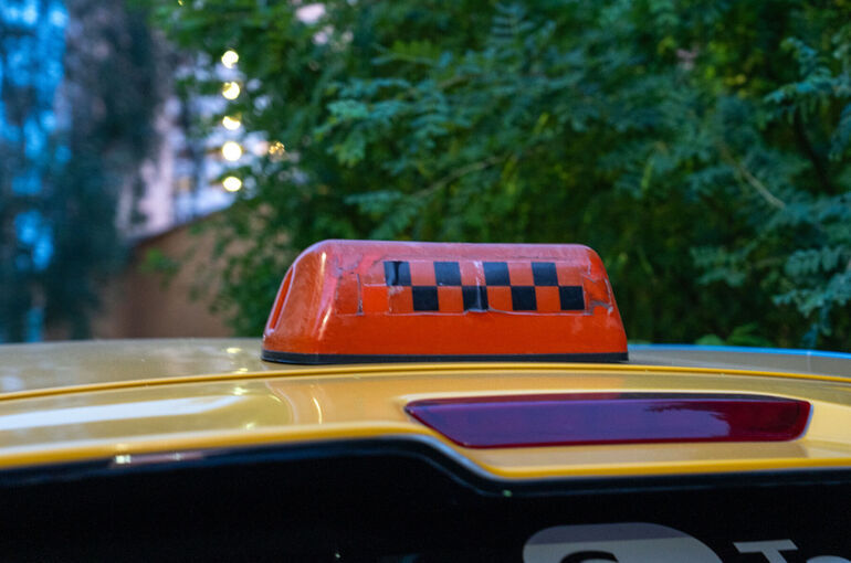 Депутат разработал законопроект о перевозках самозанятыми на личных авто