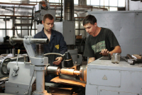 Ограничения на трудоустройство подростков на производство планируют смягчить