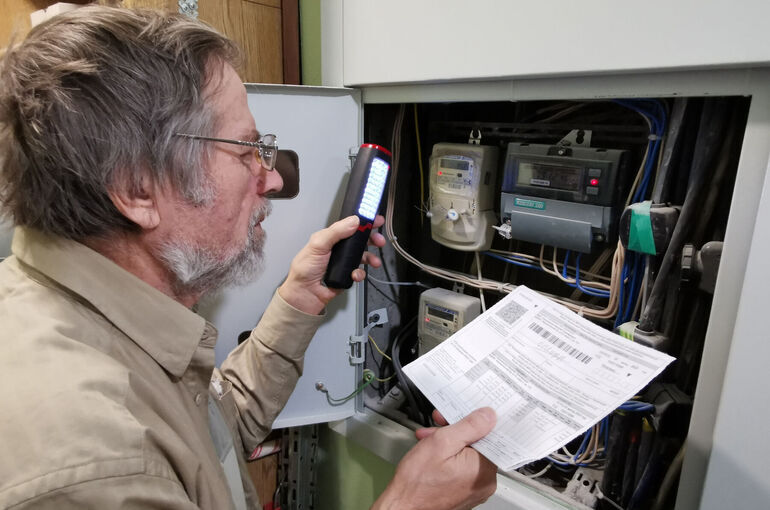 Одиноких пенсионеров предложили освободить от оплаты ЖКУ