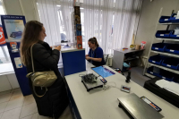 Путин поручил предусмотреть возможность продажи лекарств через «Почту России»