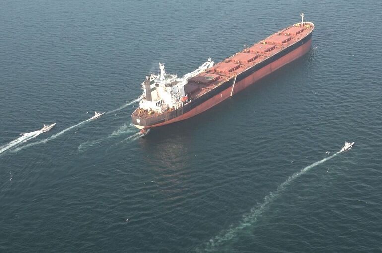 «Не позволим ни капли нефти покинуть этот регион»: Иран закрыл Ормузский пролив