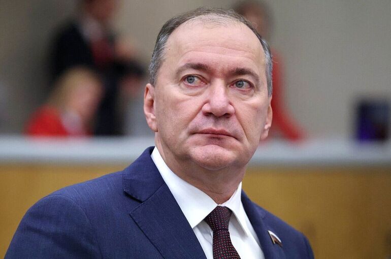 Депутат: Зеленский бежит от выборов как от чумы