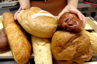 На прилавках могут появиться буханки с мхом и клюквой