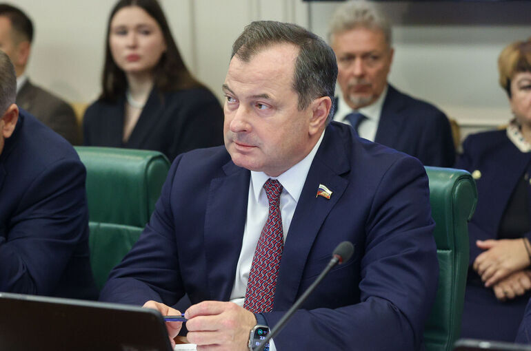 Сенатор: Закрытие Ормузского пролива создает дополнительный спрос на нефть из РФ