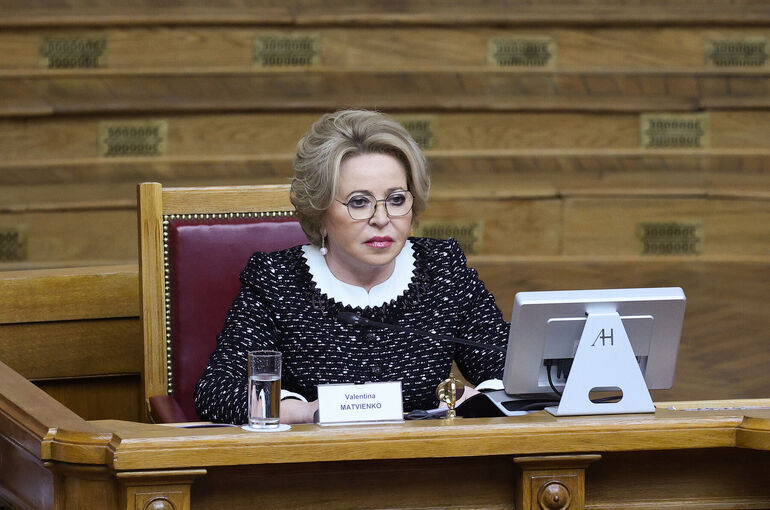 Матвиенко назвала «правильной и нужной» тему отмены клеток в судах