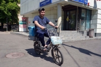 Путин поручил рассмотреть ограничения езды электровелосипедов по тротуарам