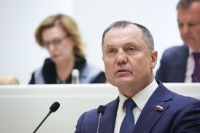 Сенатор: Отсутствие телефонов на уроках положительно влияет на учебный процесс