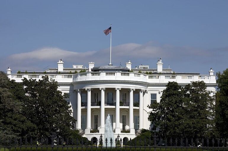 Трамп заявил, что хочет полного смещения иранского руководства