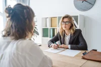 В каких отраслях соискателю проще получить льготные условия работы