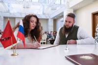 Выбор двойной фамилии в браке хотят упростить