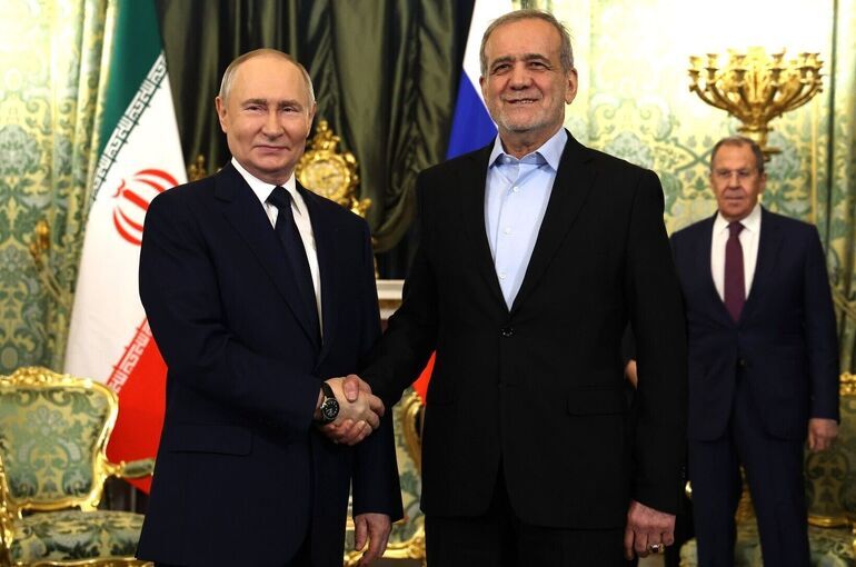 Пезешкиан выразил Путину признательность за солидарность России с иранским народом