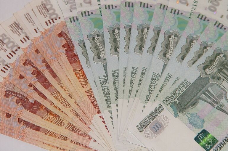 Средняя зарплата россиян в декабре выросла более чем на 40 тысяч рублей
