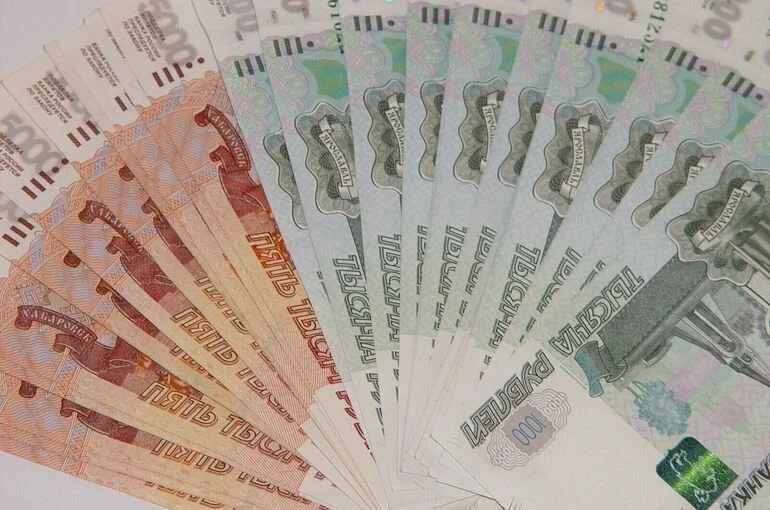 Средняя зарплата россиян в декабре выросла более чем на 40 тысяч рублей