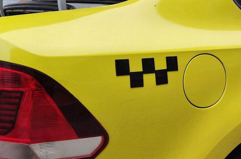 Роскачество: Половина россиян считает недостаточным контроль за водителями такси