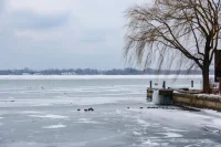 В МЧС рассказали, когда нельзя выходить на лед