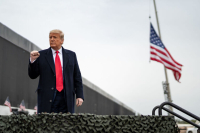 Трамп заявил, что полностью уничтожает режим Ирана в военном и экономическом плане