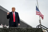 Трамп заявил, что полностью уничтожает режим Ирана в военном и экономическом плане