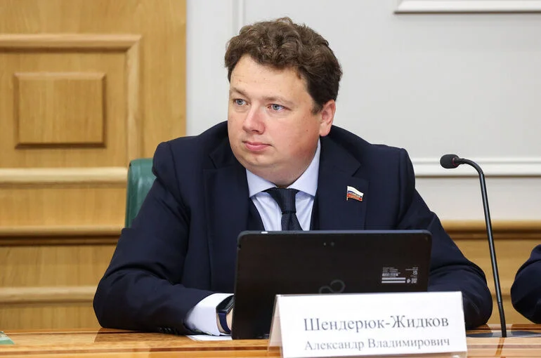 Сенатор: Смягчение нефтяных санкций — признание США роли России на энергетическом рынке