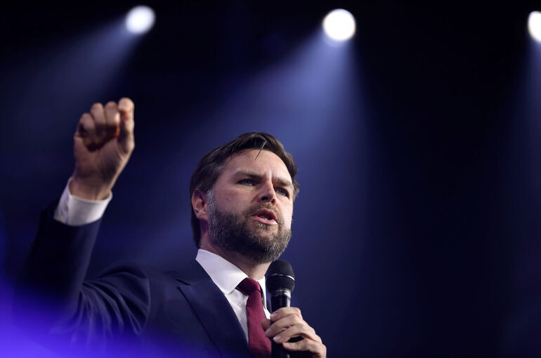 Politico: Вице-президент США выступал против операции в Иране