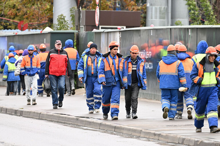 Миграционные карты для иностранцев в России предложили отменить