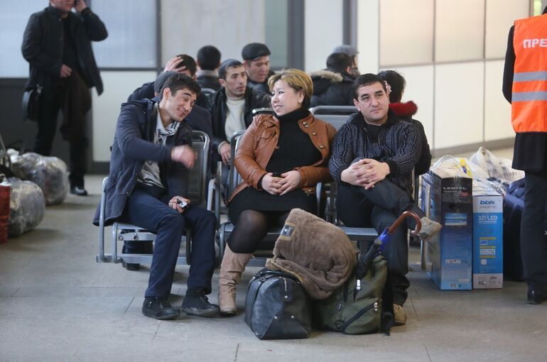 Иностранцев предложили обязать уведомлять о планах въезда в Россию