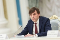 Кравцов: Минпросвещения утвердило документы для снижения разрыва в зарплатах учителей