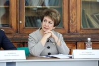 Сенатор Алтабаева призвала снижать бюрократическую нагрузку на педагогов