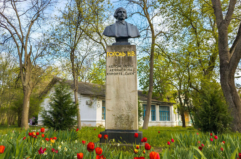 Зачем Гоголь пачкался в крымской грязи и на что ему не хватило «проклятых денег»