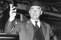 РИА Новости: В России будут маркировать произведения Ремарка, Сартра и Стейнбека