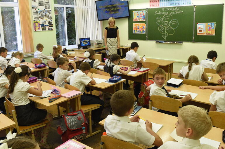 Участники опроса в канале Володина заявили о росте нагрузки на учителей