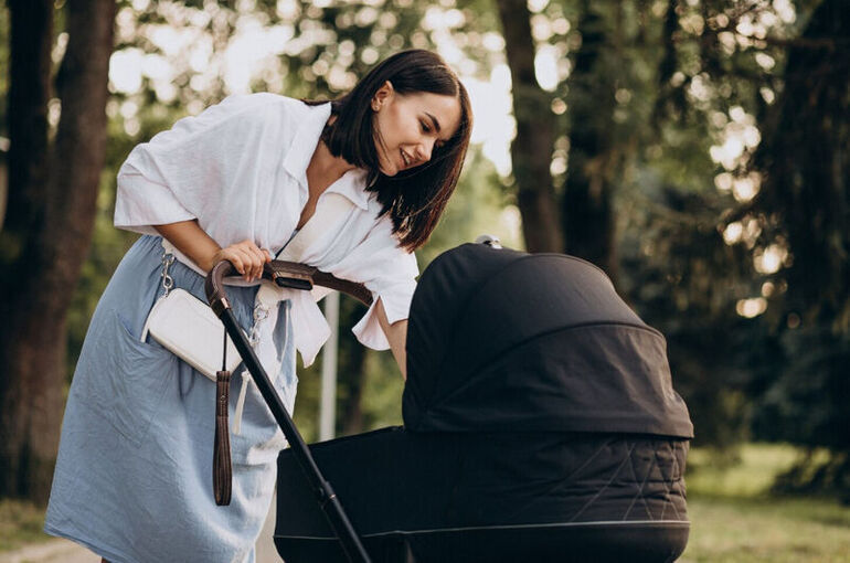 Женщин с детьми до трех лет освободят от испытательного срока при трудоустройстве