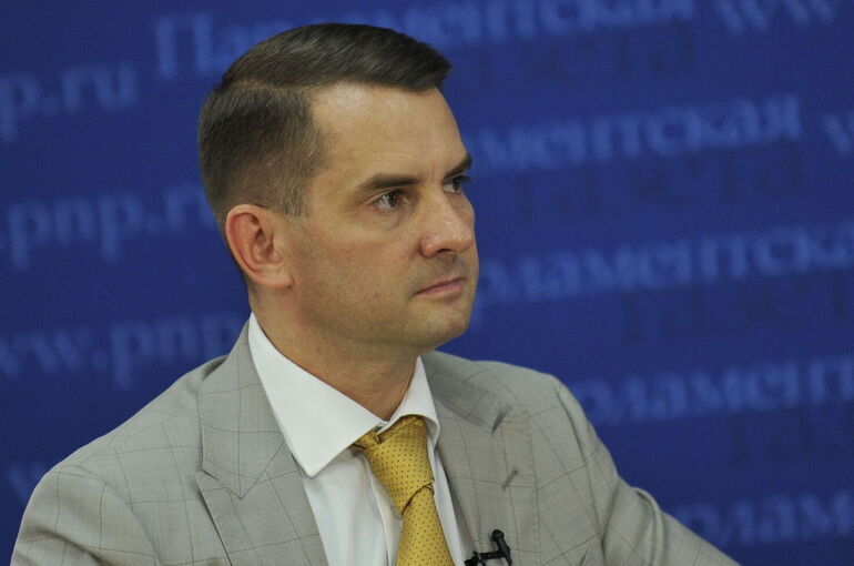 Депутат Нилов предложил унифицировать порядок эвакуации авто по всей России