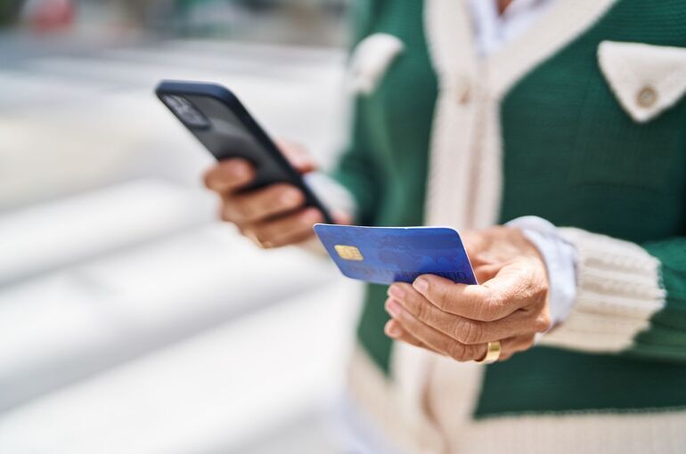 Минфин осенью оценит необходимость введения НДС на операции по СБП