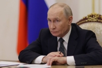 Путин: В сфере кино в Россию иногда пропускают «тупые и ненужные» вещи