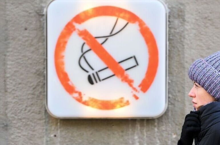 С 1 июня в общественных местах Кубани ограничат курение табака