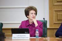 Сенатор: Важно, чтобы большинство выпускников оставались работать в своих регионах