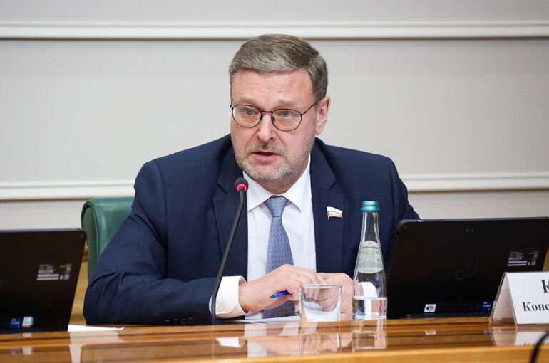 Сенатор Косачев: Военных преступников Украины установят поименно и накажут