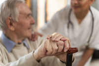 Частные дома престарелых хотят вывести из тени