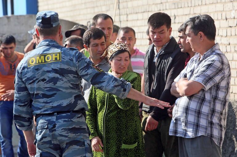 В Госдуму внесли законопроект об обязательном выдворении мигрантов за экстремизм