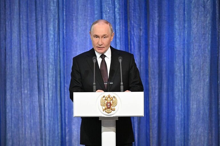 Путин запустил движение беспилотных грузовиков по трассе М-12