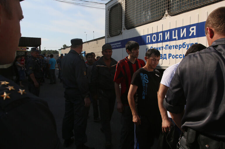 Мигрантов хотят депортировать за участие в массовых драках и экстремизм