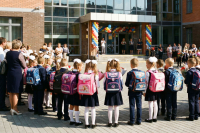 Как записать ребенка в первый класс: сроки, документы и нюансы