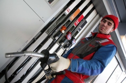 Бензин в России подорожал в среднем на 18 копеек за неделю