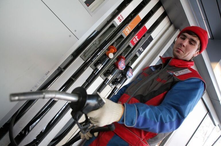 Бензин в России подорожал в среднем на 18 копеек за неделю