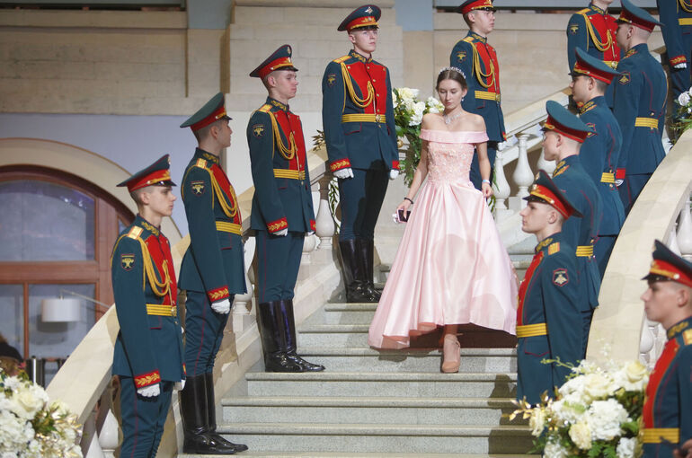 Современные балы предлагают признать креативными