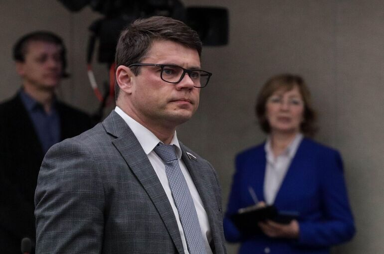 Депутат Боярский: ИИ может быть вреден для самостоятельного мышления школьников