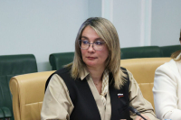 Сенатор Косихина призвала дать регионам рекомендации по работе социальных нянь