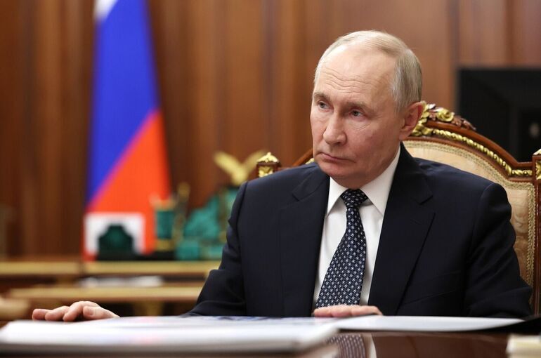 Путин: Для обеспечения армии отечественной одеждой сделано не все