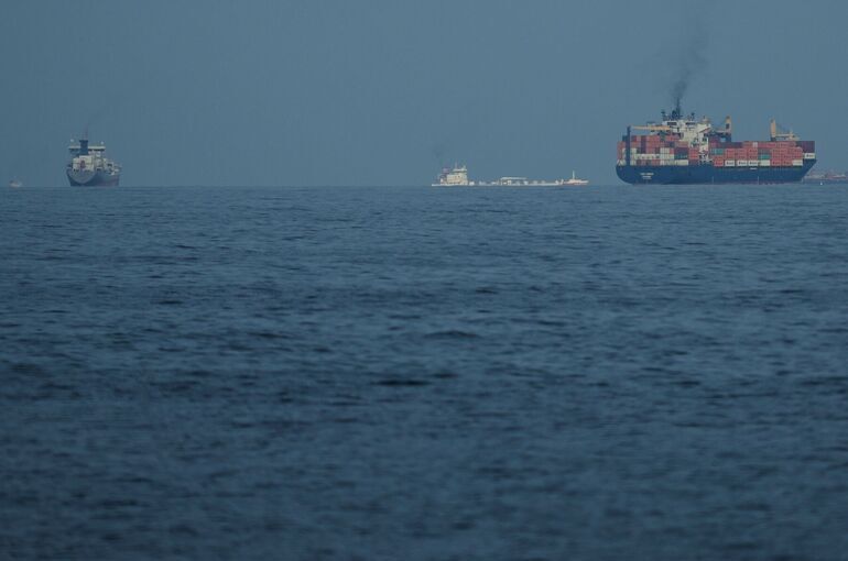 Первые суда прошли через Ормузский пролив после объявления перемирия